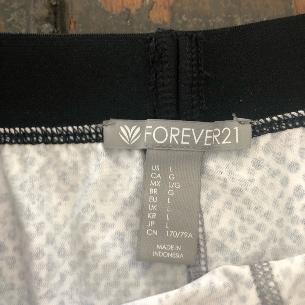 Forever 21 Workout fitted shorts - Picture 2 of 2